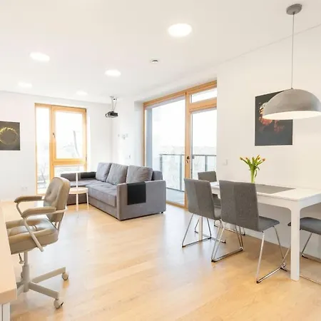 Апартаменты With Balcony And Castle View By Urban Rent